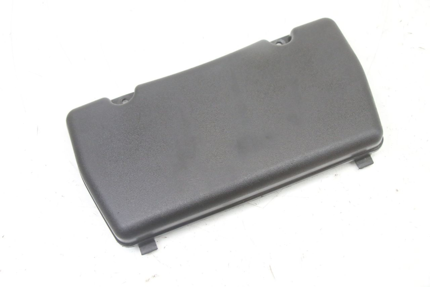 photo de COPERCHIO BATTERIA PIAGGIO XEVO - X EVO 125 (2007 - 2016) - Dettaglio del componente