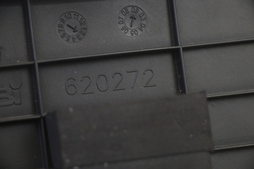 photo de COPERCHIO BATTERIA PIAGGIO XEVO - X EVO 125 (2007 - 2017) - Vista d'insieme del prodotto