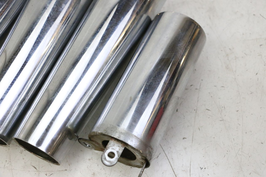 photo de CARENA FORCELLA  HYOSUNG GV AQUILA 125 (2000 - 2004) - Dettagli dei punti di fissaggio