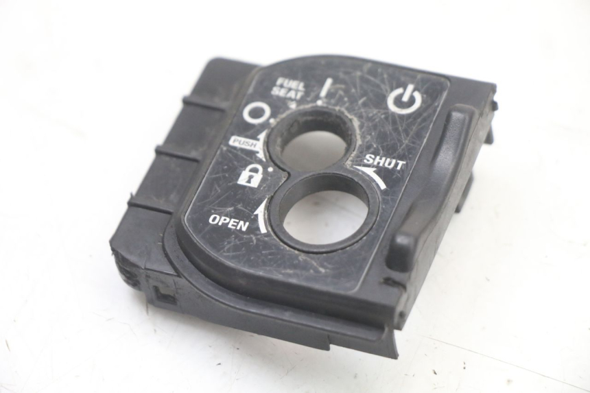 photo de COPERCHIO BLOCCHETTO ACCENSIONE HONDA PCX (JF57/JF64) 125 (2014 - 2018)