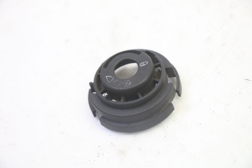 photo de COPERCHIO BLOCCHETTO ACCENSIONE PEUGEOT SATELIS 125 (2006 - 2009)