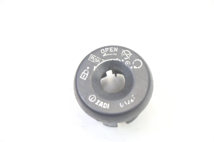 photo de COPERCHIO BLOCCHETTO ACCENSIONE APRILIA SCARABEO GT TOURING 125 (1999 - 2005)