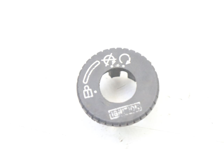 photo de COPERCHIO BLOCCHETTO ACCENSIONE PEUGEOT V-CLIC VCLIC 50 (2007 - 2013)