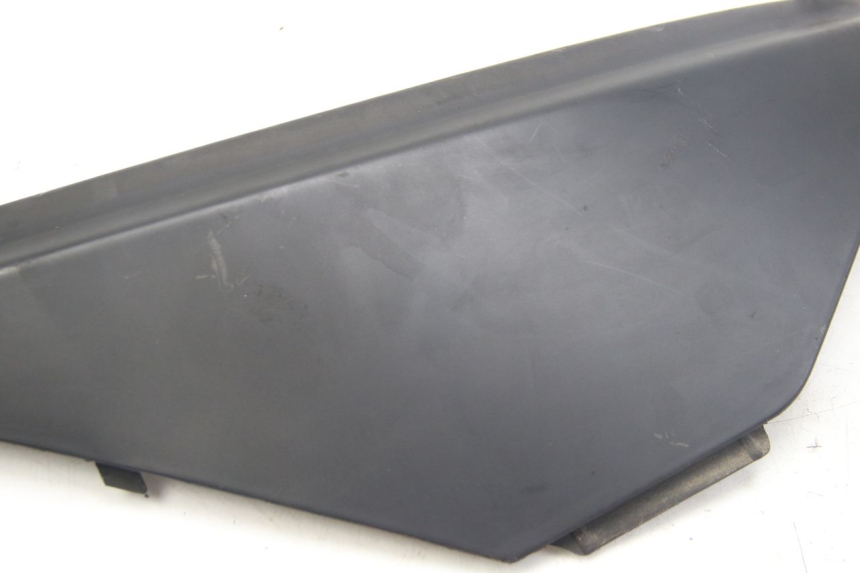 photo de COPERCHIO SOTTO SELLA DESTRO APRILIA ATLANTIC 500 (2002 - 2003)