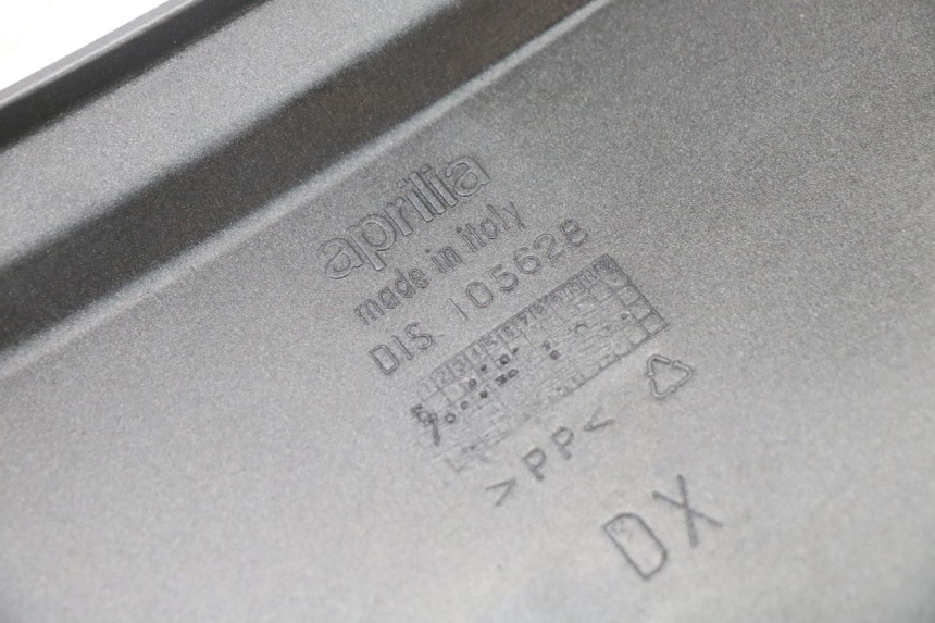 photo de COPERCHIO SOTTO SELLA DESTRO APRILIA ATLANTIC 125 (2003 - 2009)