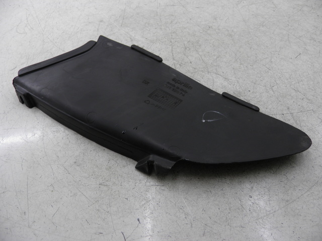 photo de COPERCHIO SOTTO SELLA DESTRO APRILIA LEONARDO 125 (1999 - 2001)