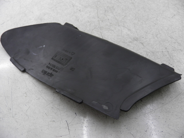 photo de COPERCHIO SOTTO SELLA DESTRO APRILIA LEONARDO 125 (1999 - 2001)