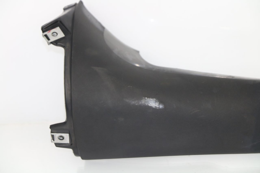 photo de COPERCHIO SOTTO SELLA DESTRO APRILIA TUONO 125 (2003 - 2005)