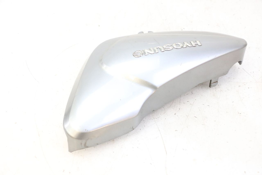 photo de COPERCHIO SOTTO SELLA DESTRO HYOSUNG GV AQUILA 125 (2000 - 2004)