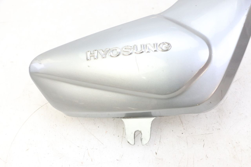 photo de COPERCHIO SOTTO SELLA DESTRO HYOSUNG GV AQUILA 125 (2000 - 2004)