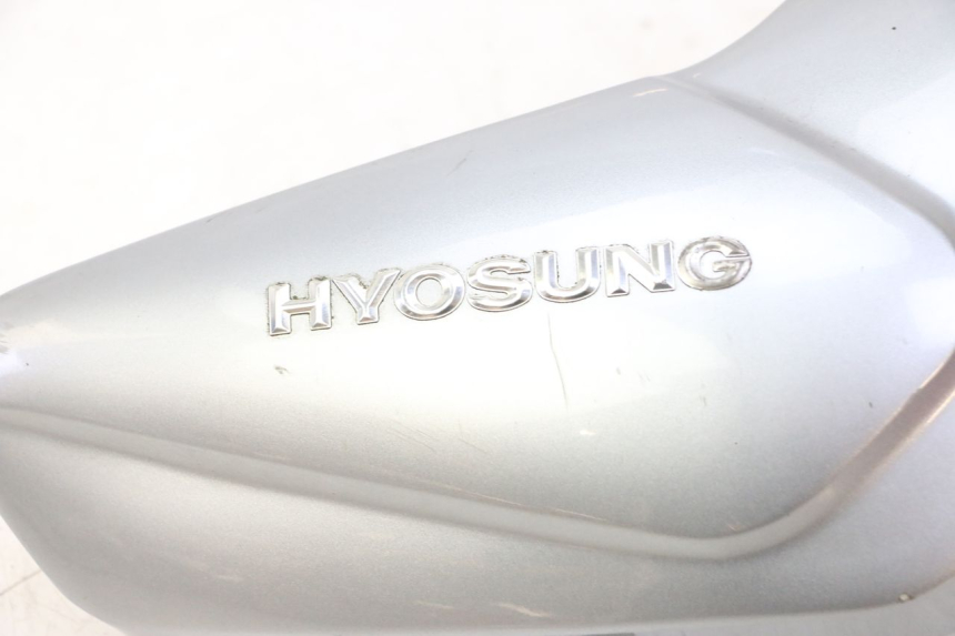 photo de COPERCHIO SOTTO SELLA DESTRO HYOSUNG GV AQUILA 125 (2000 - 2004)
