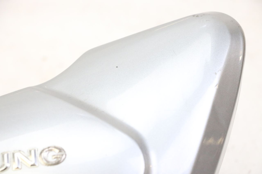 photo de COPERCHIO SOTTO SELLA DESTRO HYOSUNG GV AQUILA 125 (2000 - 2004)