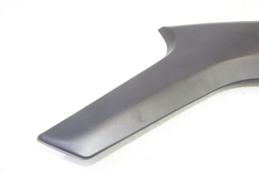 photo de CARENA SOTTO SELLA DESTRA SUZUKI DL V STROM 1000 (2002 - 2007) - Dettaglio del componente