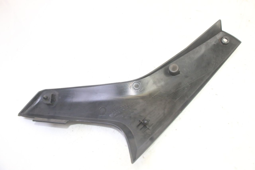 photo de CARENA SOTTO SELLA DESTRA SUZUKI DL V STROM 1000 (2002 - 2007) - Primo piano tecnico