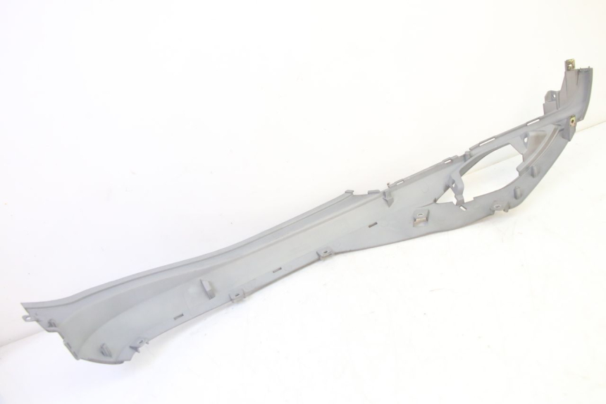 photo de COPERCHIO SOTTO SELLA DESTRO SYM FIDDLE 3 III 125 (2014 - 2020) - Primo piano tecnico