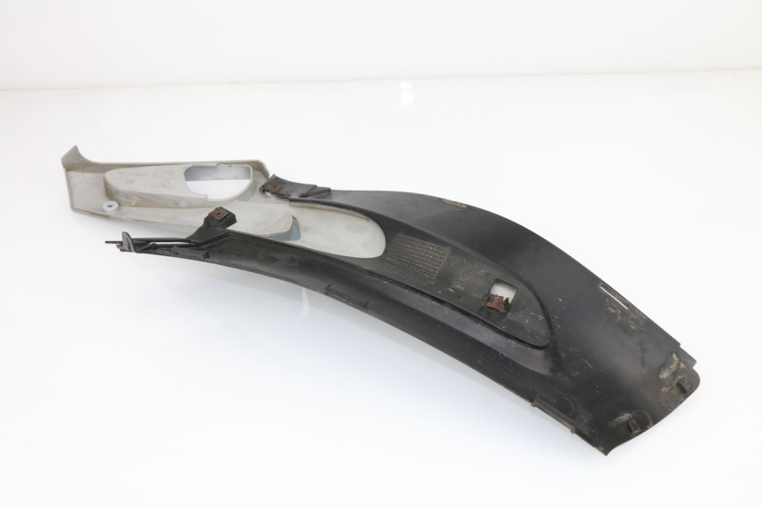 photo de COPERCHIO SOTTO SELLA DESTRO GILERA RUNNER 50 (1999 - 2005)
