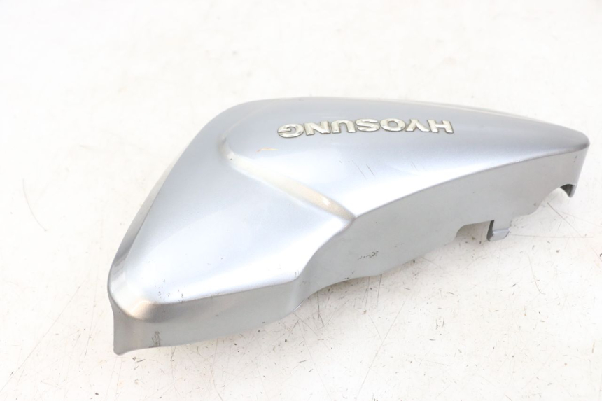 photo de COPERCHIO SOTTO SELLA DESTRO HYOSUNG GV AQUILA 125 (2000 - 2004)