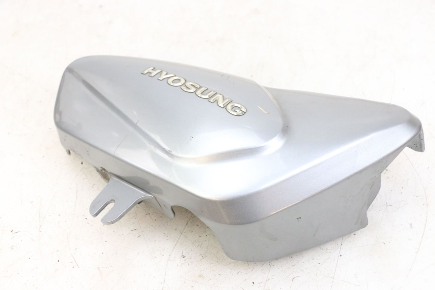 photo de COPERCHIO SOTTO SELLA DESTRO HYOSUNG GV AQUILA 125 (2000 - 2004)