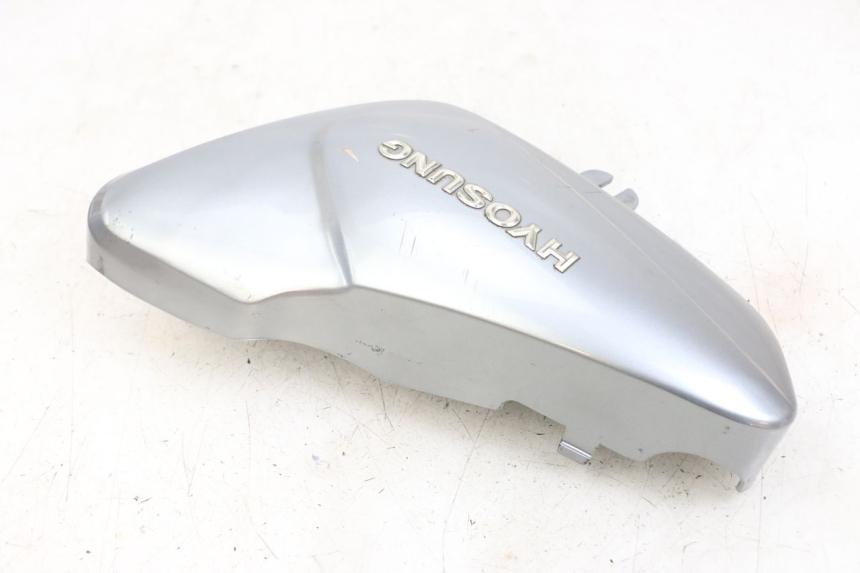 photo de COPERCHIO SOTTO SELLA DESTRO HYOSUNG GV AQUILA 125 (2000 - 2004)