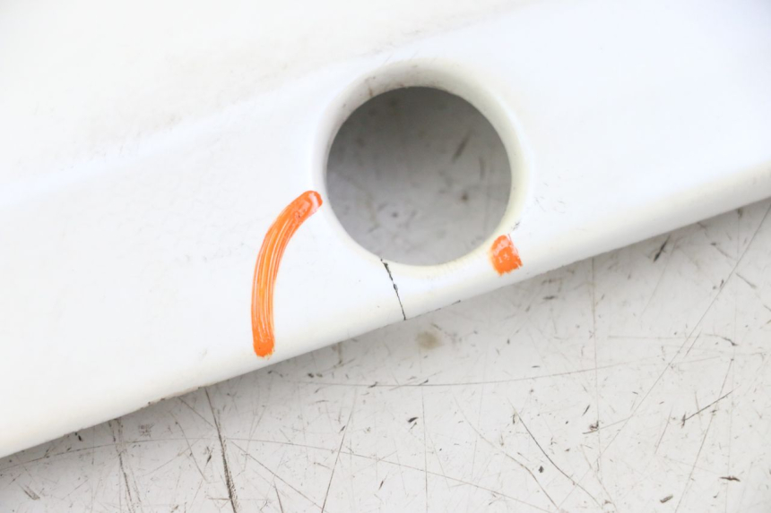 photo de CARENA SOTTO SELLA DESTRA HONDA CBR F 1000 (1993 - 1996) - Marcature e riferimenti originali