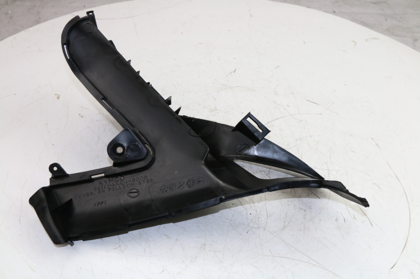 photo de COPERCHIO SOTTO SELLA DESTRO KYMCO GRAND DINK 125 (2002 - 2007)