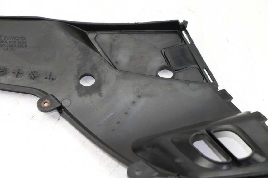photo de COPERCHIO SOTTO SELLA DESTRO KYMCO PEOPLE S 125 (2000 - 2008)