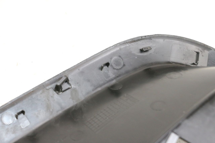 photo de CARENA SOTTO SELLA DESTRA YAMAHA NEO'S CORE 1 (2022 - 2026) - Stato della superficie e materiale