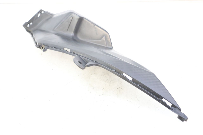 photo de CARENA SOTTO SELLA DESTRA SYM ORBIT III 3 4T 50 (2021 - 2025) - Altra angolazione