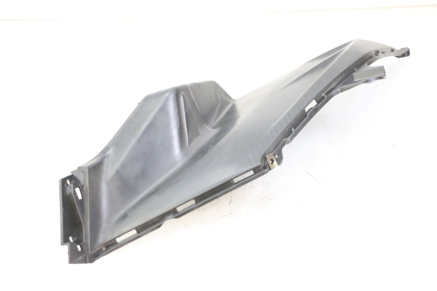 photo de CARENA SOTTO SELLA DESTRA SYM ORBIT III 3 4T 50 (2021 - 2025) - Primo piano tecnico