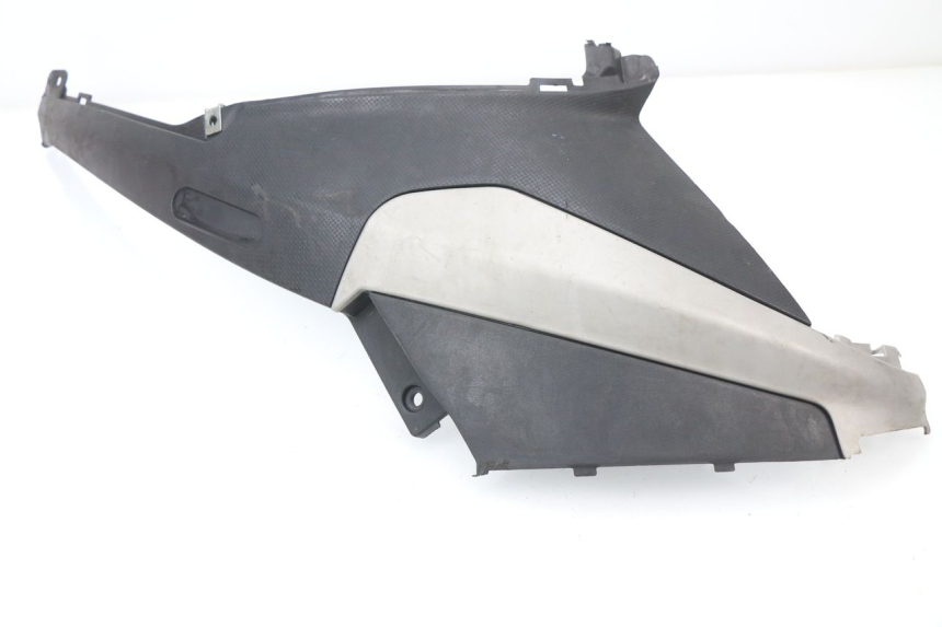 photo de COPERCHIO SOTTO SELLA DESTRO PIAGGIO NRG 50 (2004 - 2017)