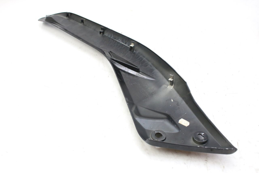 photo de COPERCHIO SOTTO SELLA DESTRO MBK SKYCRUISER 125 (2010 - 2013)
