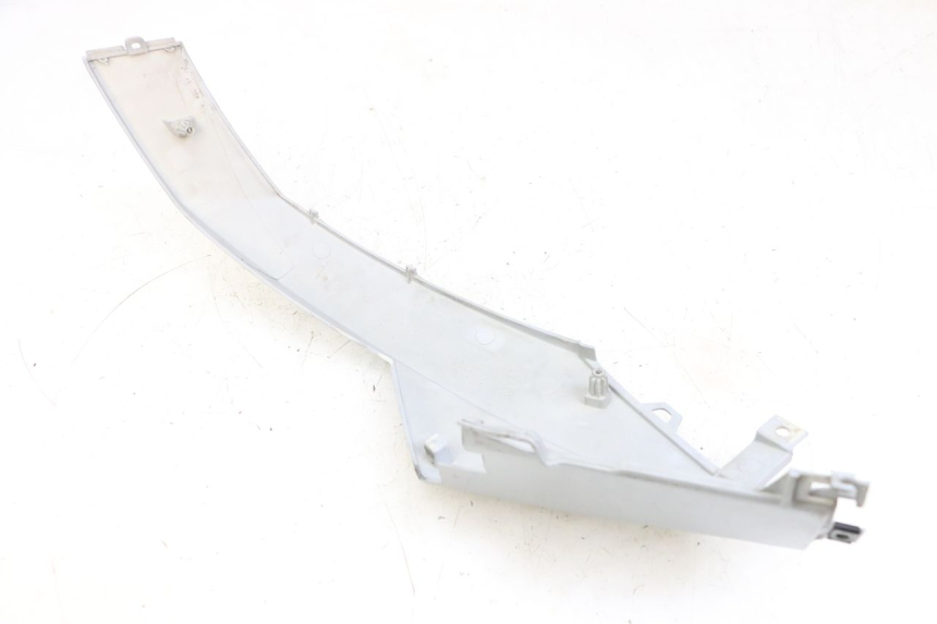 photo de CARENA SOTTO SELLA DESTRA PEUGEOT SPEEDFIGHT 4 4T EFI 50 (2021 - 2025) - Primo piano tecnico