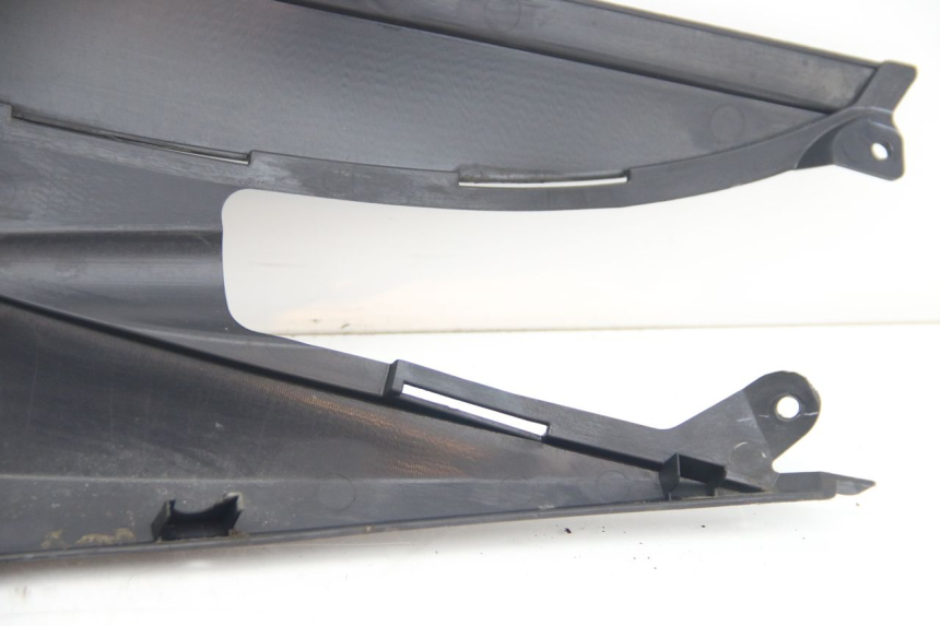 photo de CACHE SOTTO SELLA DESTRO SUZUKI SIXTEEN 125 (2008 - 2010)