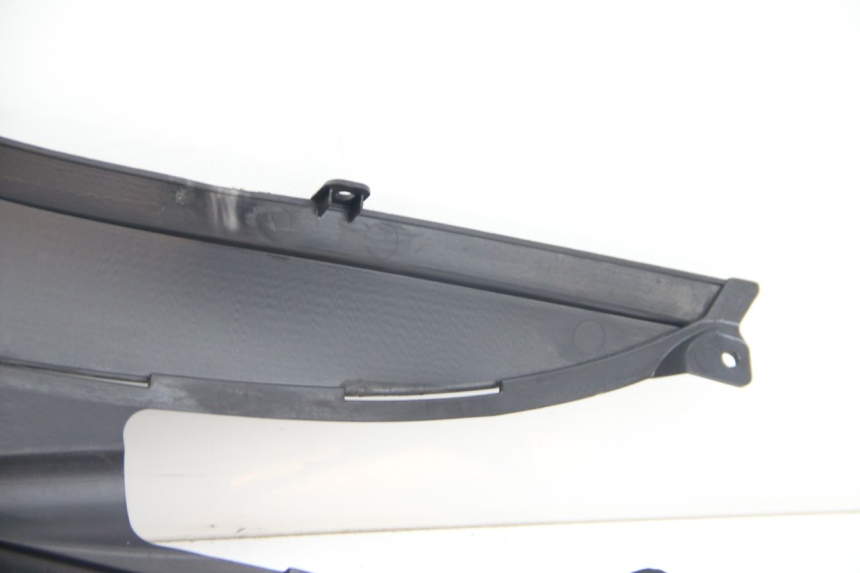 photo de CACHE SOTTO SELLA DESTRO SUZUKI SIXTEEN 125 (2008 - 2010)