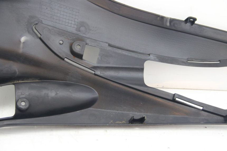 photo de CACHE SOTTO SELLA DESTRO SUZUKI SIXTEEN 125 (2008 - 2010)