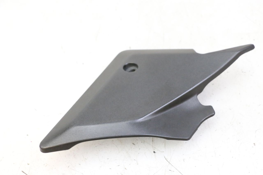 photo de CARENA SOTTO SELLA DESTRA SUZUKI SV S 650 (2003 - 2009)