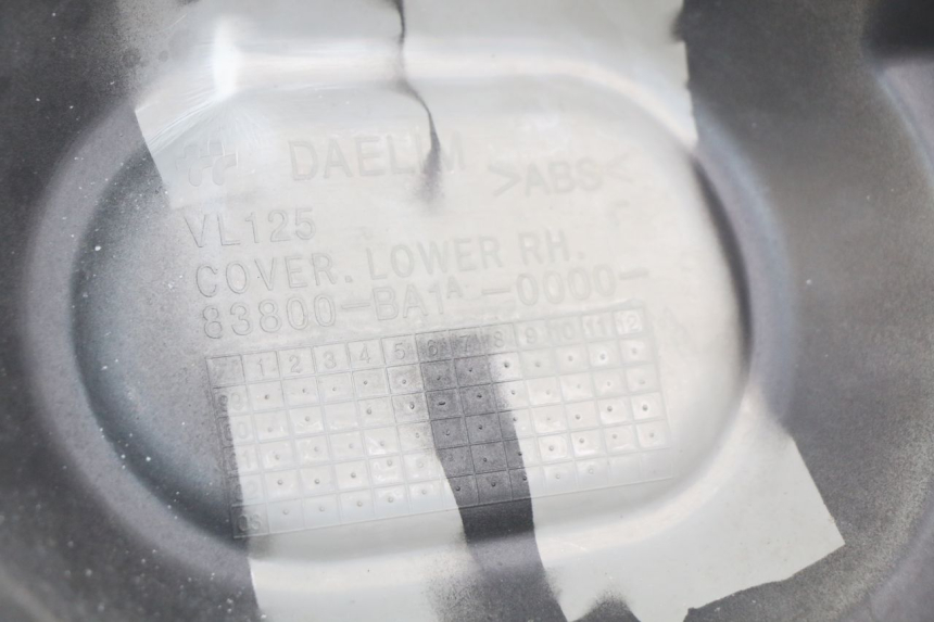 photo de CACHE SOTTO SELLA DESTRO DAELIM VL DAYSTAR 125 (2000 - 2011)