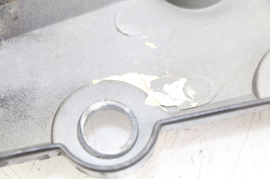 photo de COPERCHIO SOTTO SELLA DESTRO SYM WOLF SB 125 (2011 - 2018)