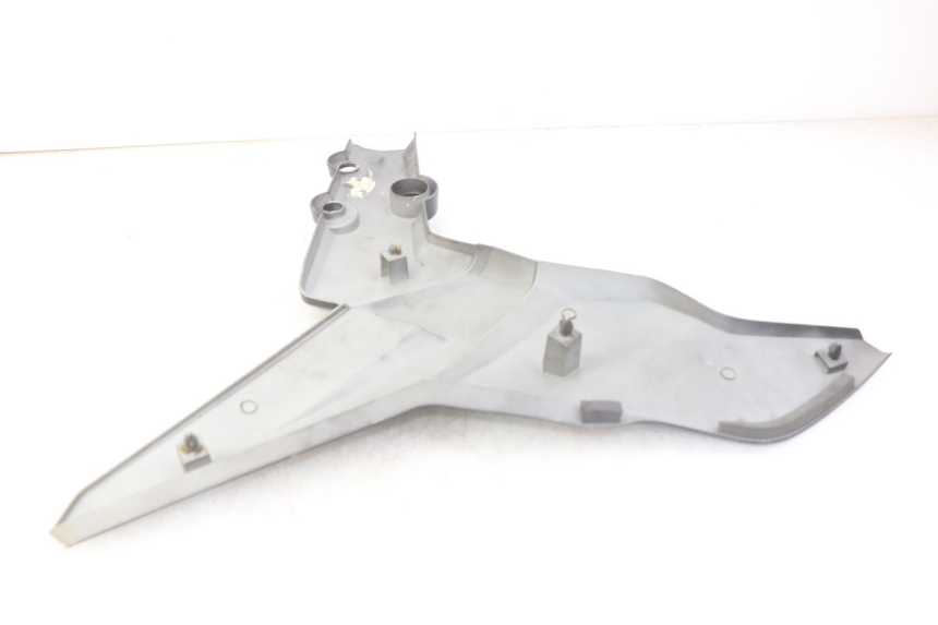 photo de COPERCHIO SOTTO SELLA DESTRO SYM WOLF SB 125 (2011 - 2018)