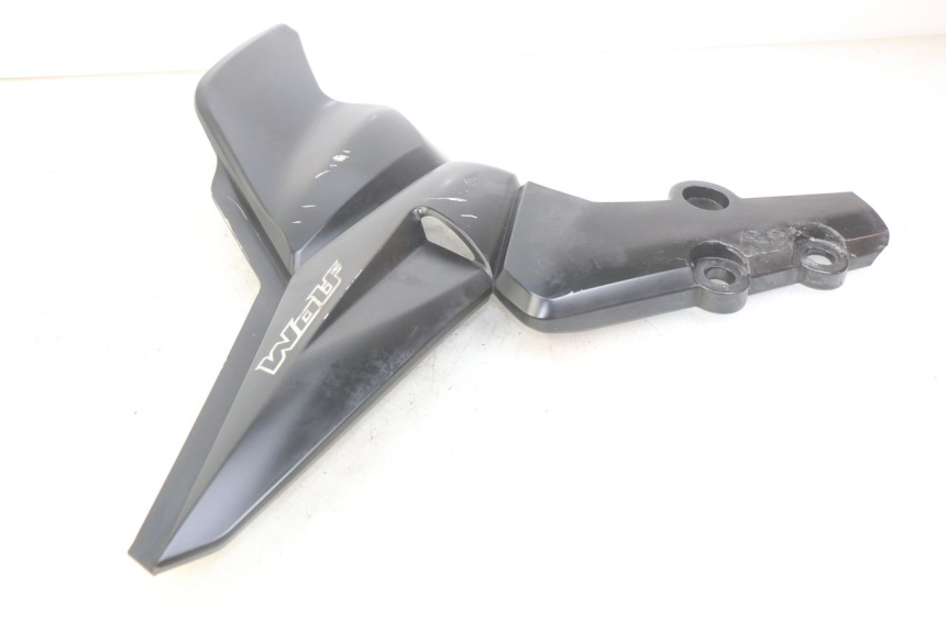 photo de COPERCHIO SOTTO SELLA DESTRO SYM WOLF SB 125 (2011 - 2018)