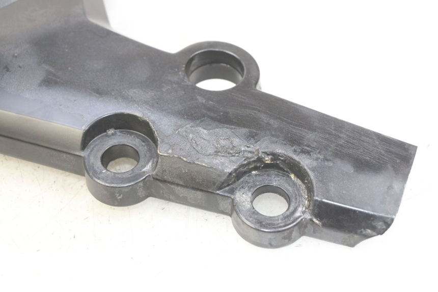 photo de COPERCHIO SOTTO SELLA DESTRO SYM WOLF SB 125 (2011 - 2018)