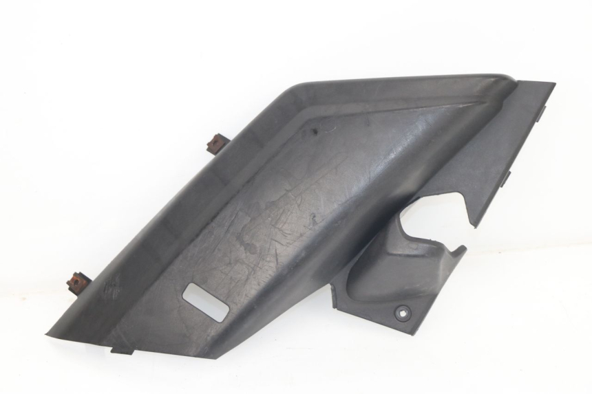 photo de COPERCHIO SOTTO SELLA DESTRO YAMAHA XMAX X-MAX 125 (2006 - 2009)