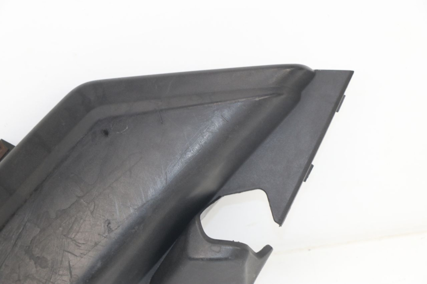 photo de COPERCHIO SOTTO SELLA DESTRO YAMAHA XMAX X-MAX 125 (2006 - 2009)