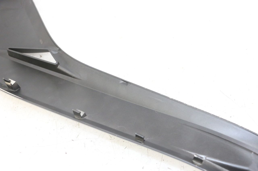 photo de COPERCHIO SOTTO SELLA DESTRO YAMAHA X-MAX XMAX 125 (2010 - 2014)