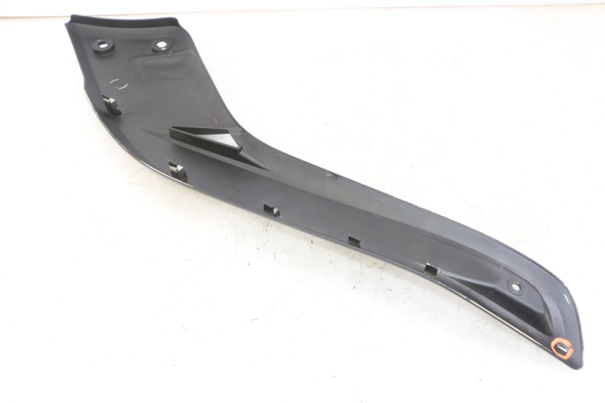 photo de COPERCHIO SOTTO SELLA DESTRO YAMAHA X-MAX XMAX 125 (2010 - 2014)