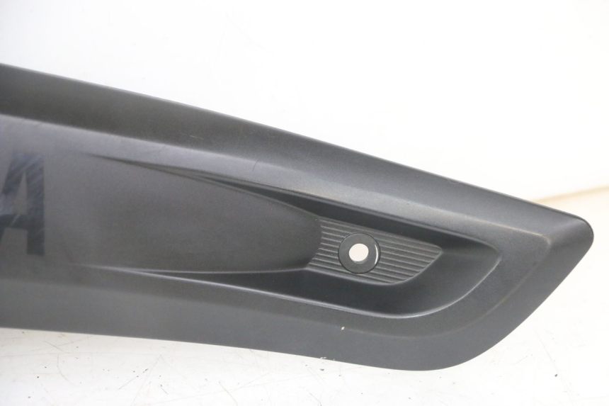 photo de COPERCHIO SOTTO SELLA DESTRO YAMAHA X-MAX XMAX 125 (2010 - 2014)