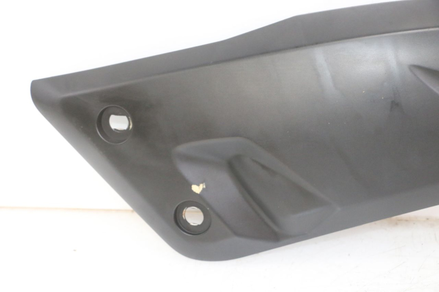 photo de COPERCHIO SOTTO SELLA DESTRO YAMAHA X-MAX XMAX 125 (2010 - 2014)
