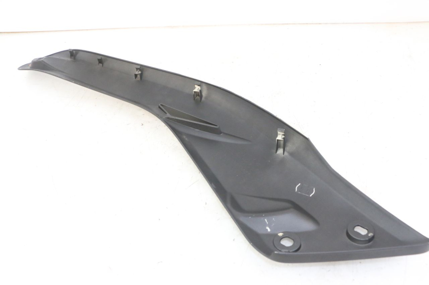photo de COPERCHIO SOTTO SELLA DESTRO YAMAHA X-MAX XMAX 125 (2010 - 2014)