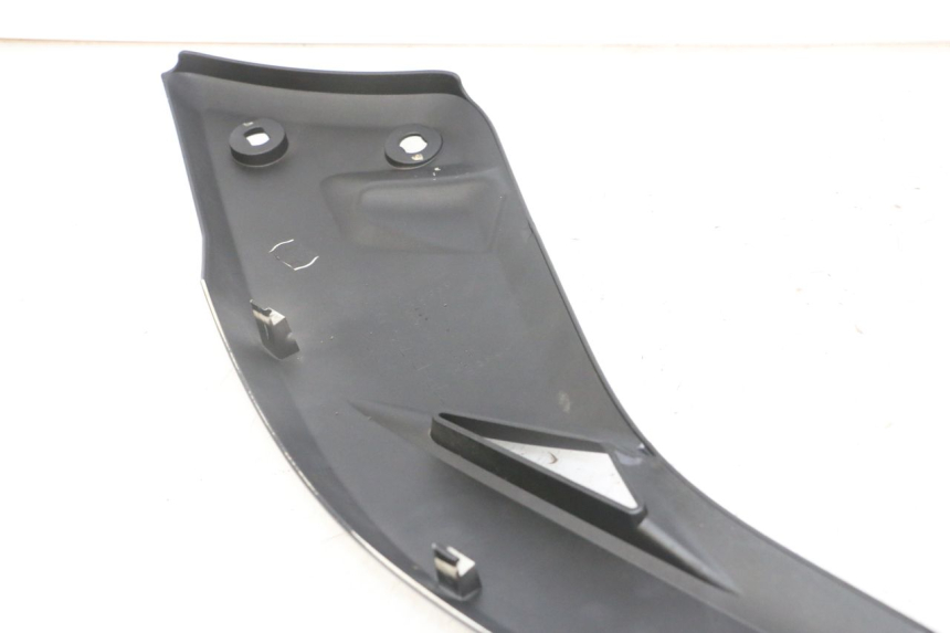 photo de COPERCHIO SOTTO SELLA DESTRO YAMAHA X-MAX XMAX 125 (2010 - 2014)
