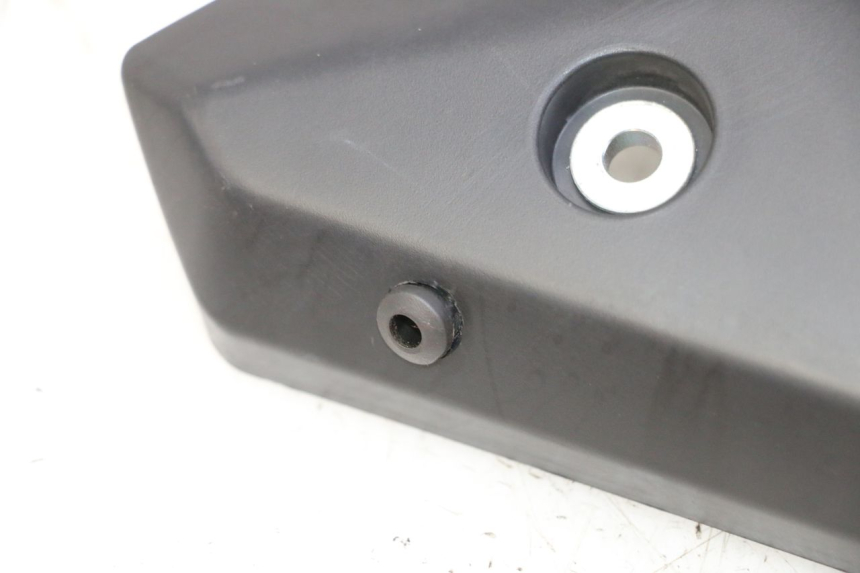 photo de COPERCHIO SOTTO SELLA DESTRO YAMAHA XJ6 ABS 600 (2008 - 2016)